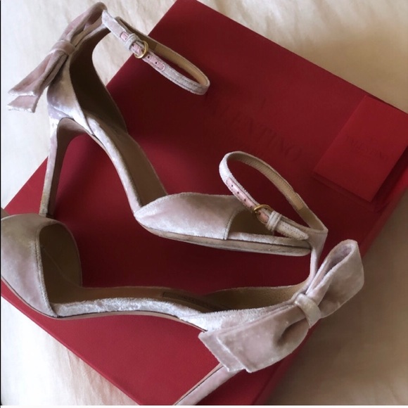 Valentino Garavani - Pink Velvet Bow Heel - Picture 3 of 7